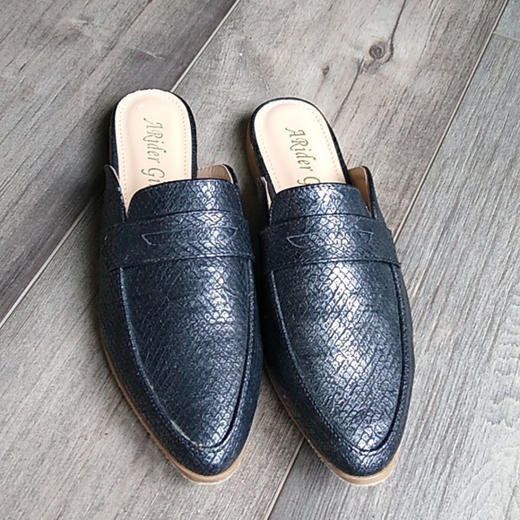 A RIDER GIRL FAUX LEATHER LOAFER MULE SLIDES Size 7.5 - Picture 13 of 14